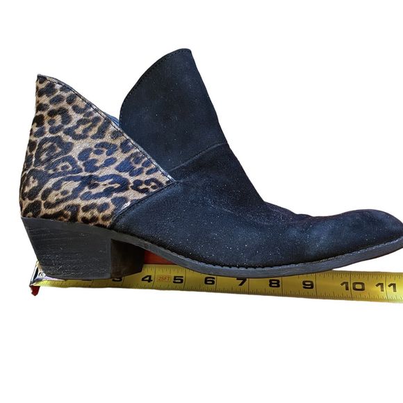 Me Too Zena 9 Black Suede Leopard Animal Print Pull On Ankle Bootie Shoes Sz 11M - Picture 11 of 12